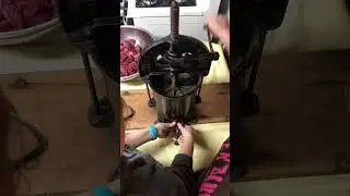 Использование колбасного шприца Enterprise с насадкой делает уборку такой простой #weaverstonehou...
