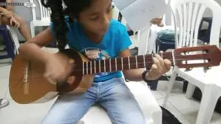 DORKARYS ALUMNA DE CUATRO TOCANDO JOROPO