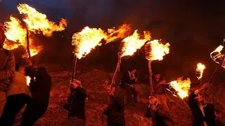 Irak'taki Nevruz kutlamalarında binlerce kişi Akre Tepesi'ne çıktı