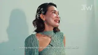 Cinta Laura, Luna Maya, and Bella Clarissa shine as the Luxstars, embodying the Revelation of Glow.