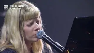 Aurora singing a poem live at the 