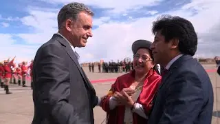 Presidente Yamandú Orsi arribó a Bolivia para participar en transmisión de mando este sábado