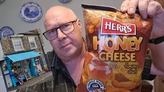 Медовые и сырные завитушки от Herr's из Саутволда.