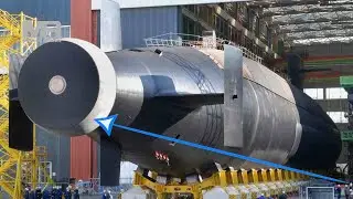 Why is the shape of the submarine's propeller a secret?