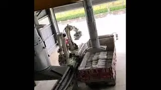 Robô carregador na China.
