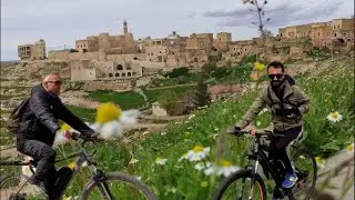 Мардин Мидьят Сирийская деревня Гюльгозе Айнверд Тур на электрическом велосипеде #midyat #ebike
