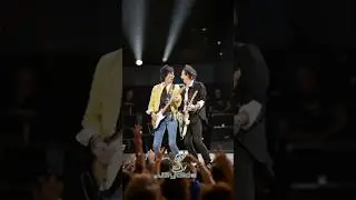 When Keith & Ronnie Unite on Stage #keithrichards #ronniewood #therollingstones #rocknroll #jsyakie