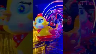 🐔🚂😂 Riding the chicken train is so fun &mdash; this mom is super happy!