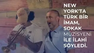 New York'ta T&uuml;rk bir imam, sokak m&uuml;zisyeniyle ilahi s&ouml;yledi.