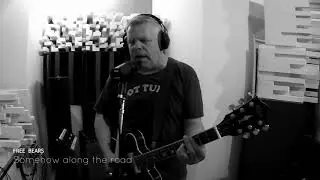 Free Bears - Somehow along the road (offizielles Video)