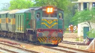 Тепловоз EMD HGMU-30-8220, перевозящий 17 поездов &laquo;Миллат Экспресс&raquo;, прибывает на железнодорожную...