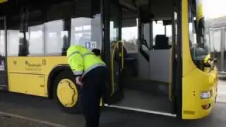 De gula bussarna tar flyget närmare