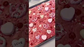 DIY Valentine&rsquo;s chocolate bark 💌🍫✨ #valentinesday #sweettooth #chocolate #DIY #easyrecipes