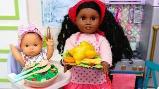 Baby Doll & Mom Cooking Dinner for the Family!
