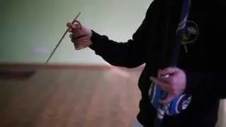 HOW TO STRING BERIMBAU (Как натягивать и держать беримбау)
