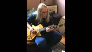 Greg Martin playing Duane Allman's 1957 Les Paul at The Big House....