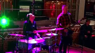 Den Uduelige Duo - Langebro