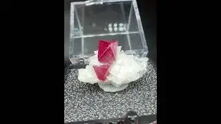 Cinnabar + Quartz + Dolomite Size: 2.1cm Origin: Wanshan, Tongren, Guizhou, China.