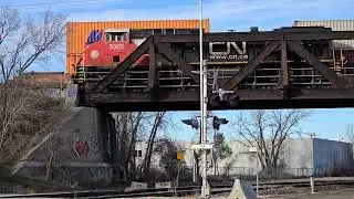 2 in 1! EB CN intermodel 198 meets WB CN intermodel Z115 at Panet Road. November 11th, 2025.