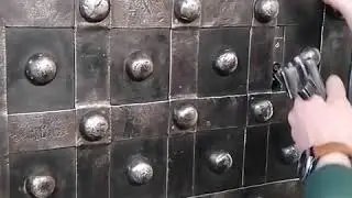 Un ancien coffre fort fran&ccedil;ais/old french safe