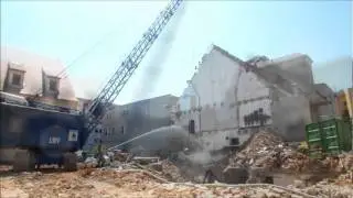 M152 Seilbagger bei Abbrucharbeiten