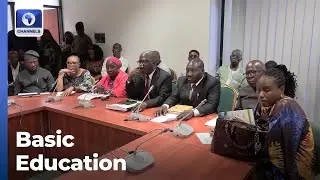 Чиновники JAMB покидают зал заседаний законодателей