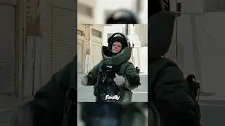 He has top-notch bomb disposal skills!😱 #film #movie#commentary #military #shorts