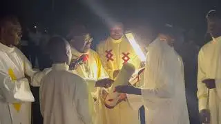 B&eacute;n&eacute;diction de la bougie pascale par Mgr Bernard Emmanuel KASANDA &Eacute;v&ecirc;que de Mbujimayi
