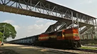 Funny Horn Show by Pune WDG3a with 8hrs late running Chalukya Express