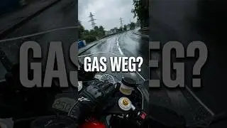 Motorrad zu schnell in Kurve? Stra&szlig;e nass 🏍😱 #shorts #freyfahren #youtubeshorts