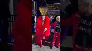 Алонзо Арнольд отпраздновал день рождения в ресторане V12 в образе с перьями. Горячо! Или хм...?