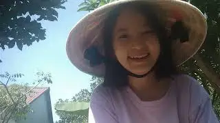 Mời cả nhà ra vườn sau nhà của cô bé hai lúa nhé.....
