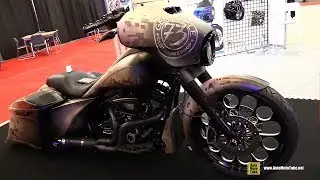 2019 Harley Davidson Sreet Glide FLH Custom bike - Walkaround - 2020 Montreal Motorcycle Show
