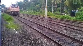 Sweet horn WAP4 Mangala skips Vallathol Nagar
