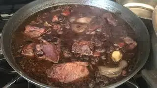 costillas de cerdo con frijol negro.