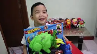 Opening Christmas Presents 2019