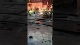 Unloading aluminum from the ship