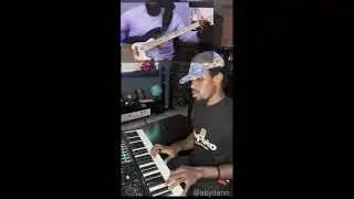 I saw this clip of @daricsbasslessons playing this bass tune and it caught my eye!!! 