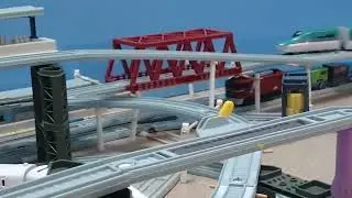 ダイソー プチ電車 EF81 ﾌﾟﾁﾌﾞﾛｯｸ(鉄道ｺﾝﾃﾅに車輪)3両牽引【ﾒｶ式自動㌽5箇所】先頭車に 動力を 移植 #EF81 #PetitTrain #Daiso's Micro Bricks