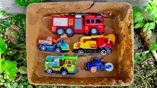 MEMBERSIHKAN MOBIL MAINAN BELUMPUR❗️ada mobil pemadam,mobil derek,mobil excavator,mobil giling..!