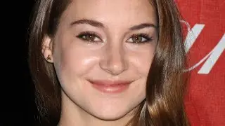 Shailene Woodley Can't Stop Praising Aaron Rodgers