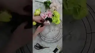 🌷Easy DIY Floral Wreath #diy #dollartree #decoration #flowers