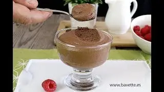 Mousse de chocolate con base de pasta bomba