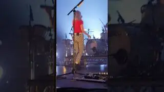 Paramore Everywhere (Fleetwood Mac Cover) Live @ Olympia Dublin 15/06/17
