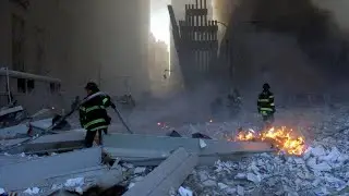 Ein Rettungshelfer zwischen den Trümmern des World Trade Centers am 11.09.2001
