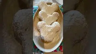 DOES ANYONE HAVE THE DISNEY BEIGNETS RECIPE? HAVE YOU TRIED DISNEY MICKEY SHAPED BEIGNETS TREATS?