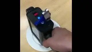 Ekran dotykowy i szybkoschnący tusz do metalu