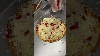 Mumbai&rsquo;s Cheesiest Pizza at Pizza Castle #cheeseburstpizza #vegpizza #youtubeshorts