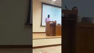 الشاعر عبد الله سيسي الغامبي الفائز بالمركز الثاني في مسابقة شاعر القاسمية