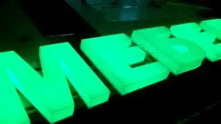 Объемные буквы для рекламы с RGB подсветкой